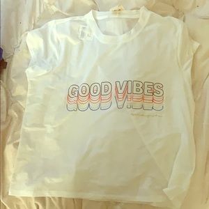 a short sleeve white t- shirt cropped